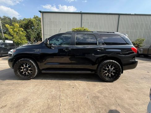 Used 2013 Toyota Sequoia SR5 w/ Premium Pkg RWD image 4