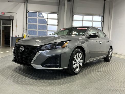 Used 2025 Nissan Altima 2.5 S image 2