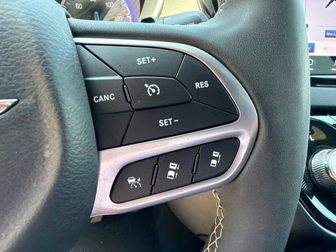 Used 2025 Chrysler Pacifica Select FWD image 33