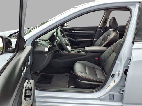Used 2024 Nissan Altima 2.5 SR w/ SR Premium Package FWD image 21
