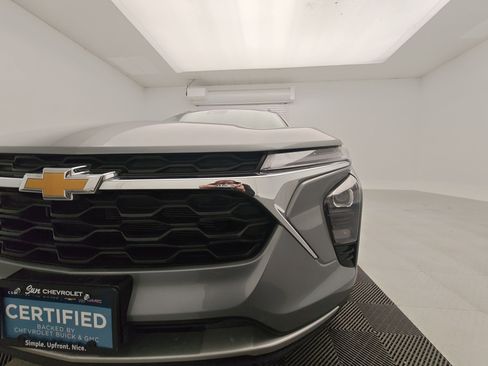 Certified 2024 Chevrolet Trax LT w/ Driver Confidence Package image 32