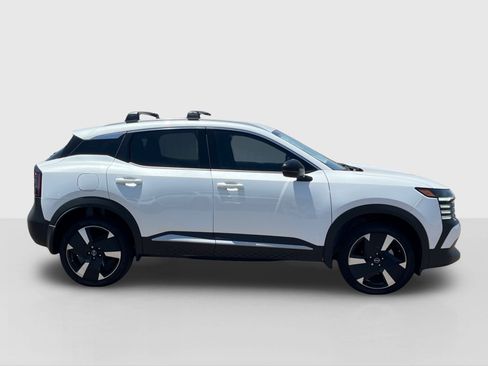 New 2026 Nissan Kicks SR FWD image 6
