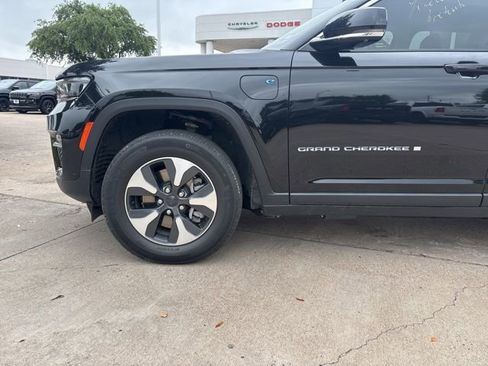 Certified 2022 Jeep Grand Cherokee Limited 4xe w/ Luxury Tech Group II AWD/4WD image 9