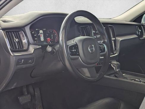 Used 2019 Volvo S60 T6 Momentum AWD/4WD image 3