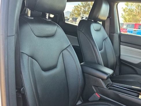 Used 2024 Jeep Compass Limited image 27