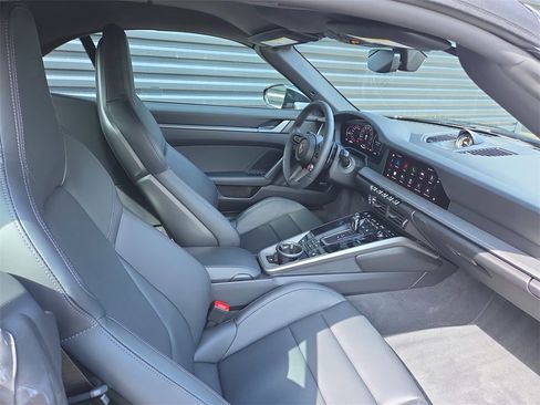 Used 2025 Porsche 911 Carrera image 18