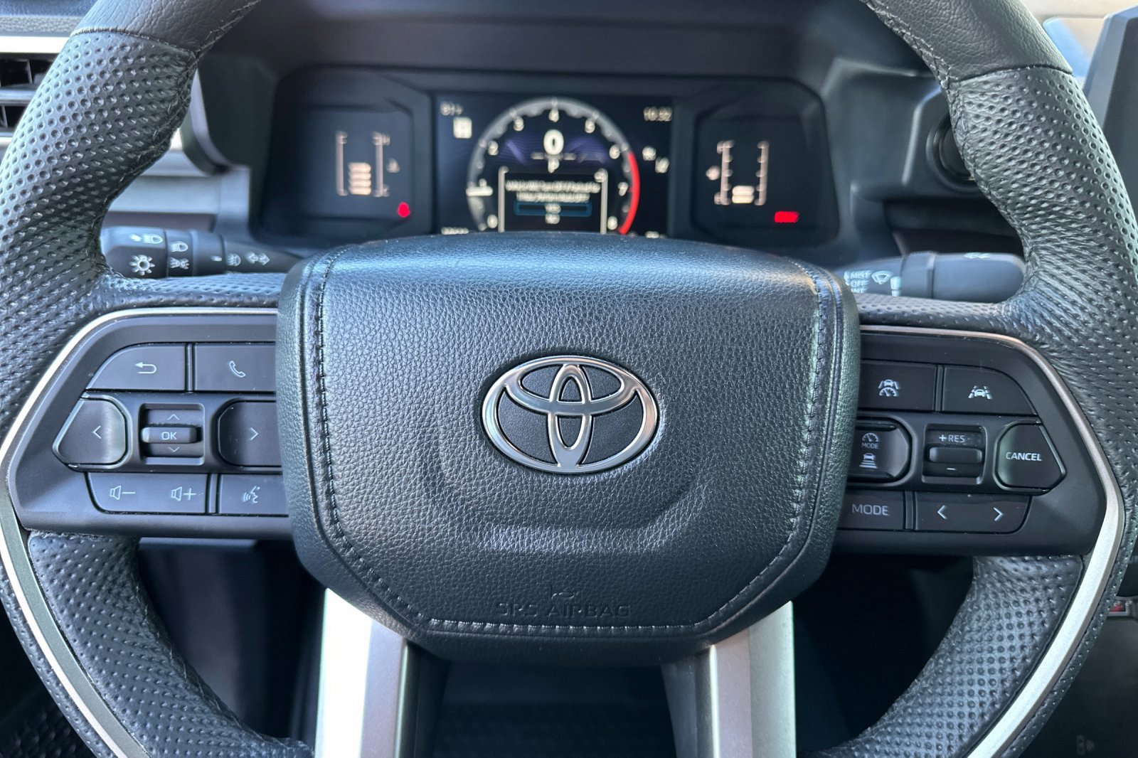 Used 2024 Toyota Tacoma SR5 AWD/4WD image 23