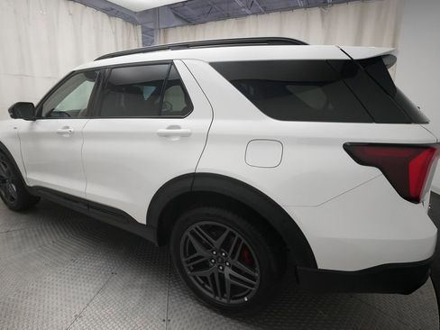 Used 2025 Ford Explorer ST-Line w/ ST-Line Street Pack AWD/4WD image 33