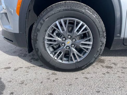 Used 2025 Chevrolet Traverse LT w/ LPO, Floor Liner Package AWD/4WD image 9