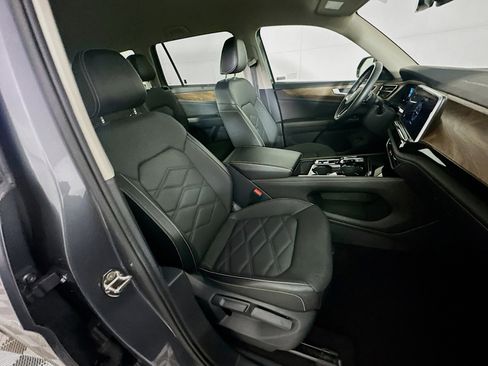 Used 2025 Volkswagen Atlas SE image 31