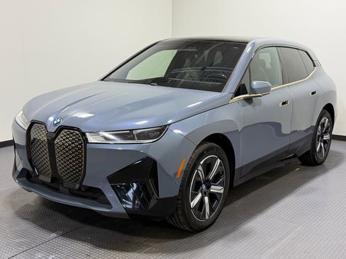 Used 2023 BMW iX xDrive50 w/ Ultimate Package 2 image 1