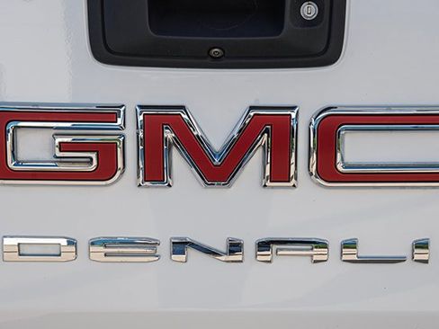 Used 2022 GMC Canyon Denali image 17