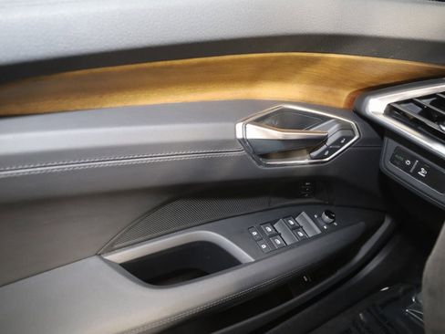 Used 2023 Audi e-tron GT Premium Plus image 37