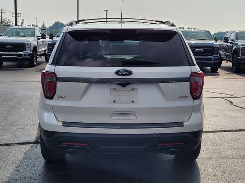 Used 2018 Ford Explorer XLT w/ Equipment Group 202A AWD/4WD image 5