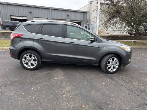 Used 2016 Ford Escape Titanium image 2