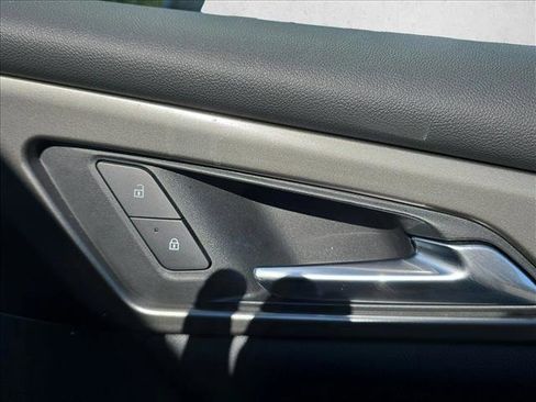 Used 2025 Chevrolet Traverse LT w/ Driver Confidence Package FWD image 25