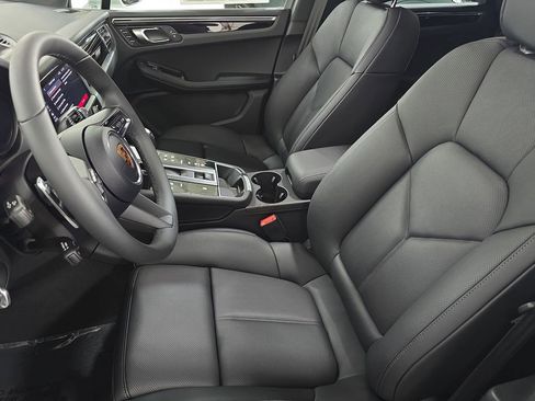 New 2026 Porsche Macan image 5
