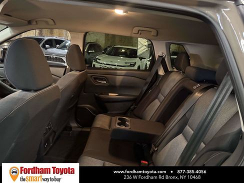 Used 2025 Nissan Rogue SV AWD/4WD image 12
