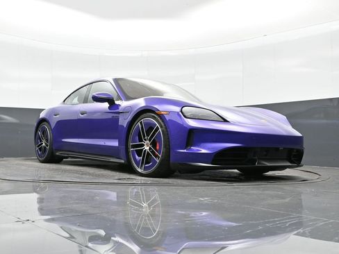New 2026 Porsche Taycan GTS image 40