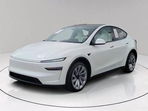 Used 2026 Tesla Model Y 2WD image 3