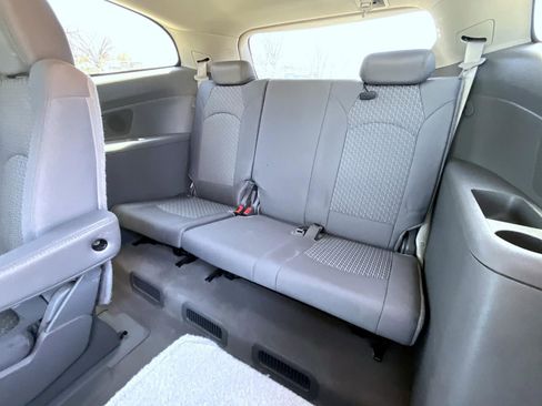 Used 2011 Chevrolet Traverse LT w/ Personal Connectivity Package image 21