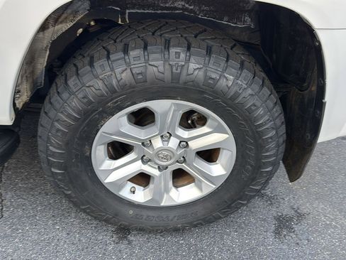 Certified 2018 Toyota 4Runner SR5 image 32