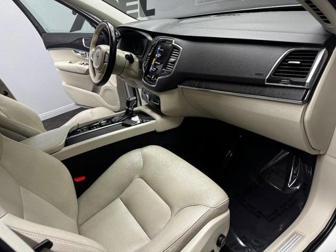 Used 2020 Volvo XC90 T5 Momentum w/ Protection Package Premier image 57