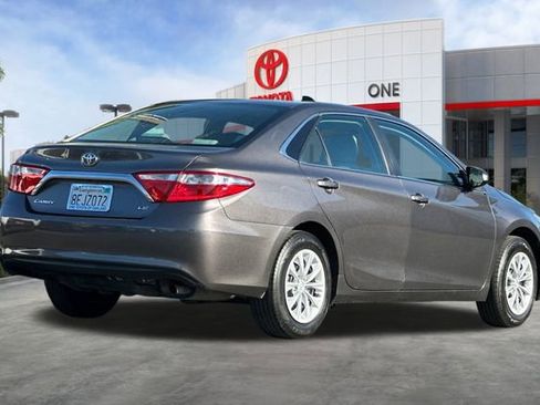 Used 2015 Toyota Camry LE image 4