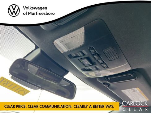 Used 2022 Toyota Corolla SE w/ SE Premium Package image 23