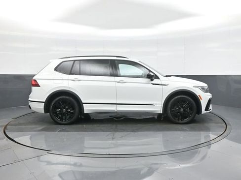Used 2022 Volkswagen Tiguan SE R-Line image 8