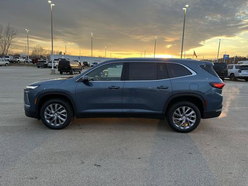 Used 2025 Buick Enclave Preferred image 2