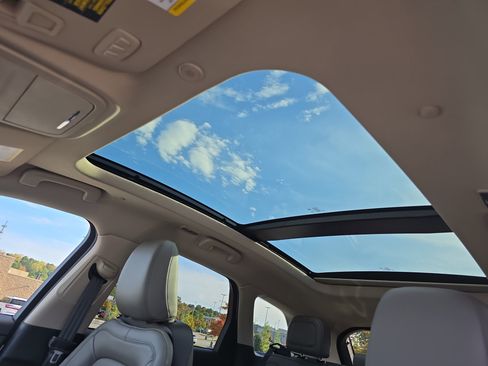 New 2026 Lincoln Corsair Premiere image 29