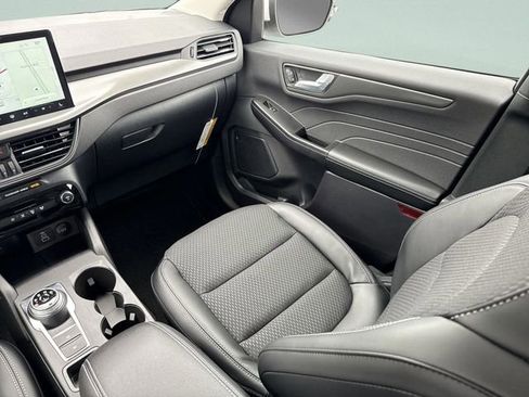 New 2026 Ford Escape SE w/ Class II Trailer Tow Package FWD image 27