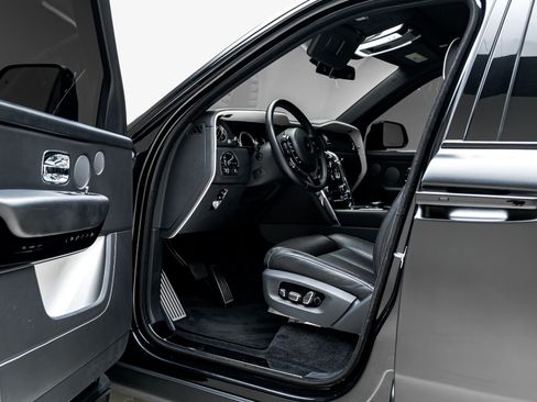 Used 2020 Rolls-Royce Cullinan AWD/4WD image 3