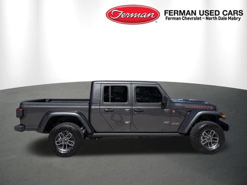 Used 2025 Jeep Gladiator Mojave w/ Convenience Group AWD/4WD image 9