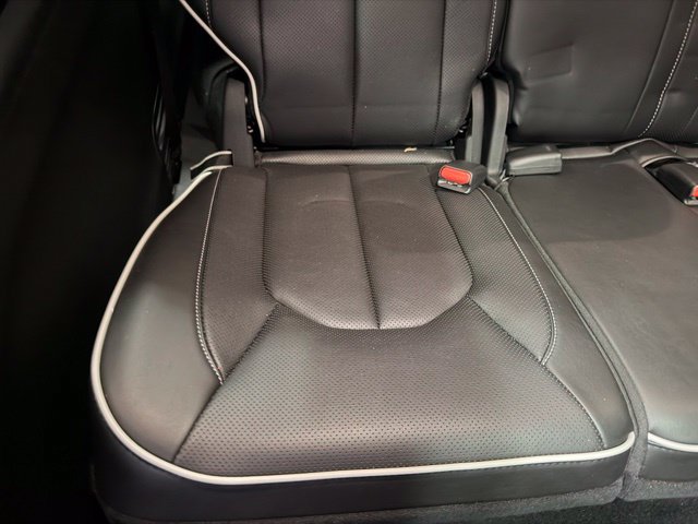 Used 2025 Chrysler Pacifica Limited AWD/4WD image 26
