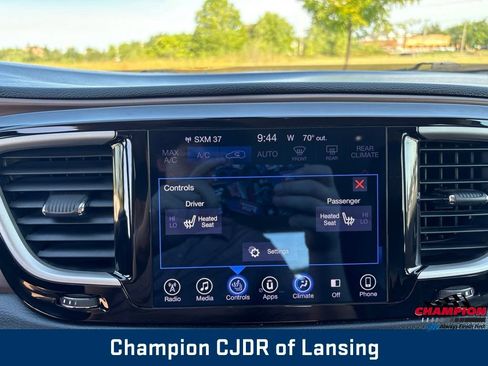 Used 2017 Chrysler Pacifica Touring-L w/ Tire & Wheel Group FWD image 25