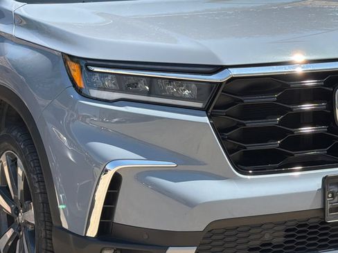 Certified 2025 Honda Pilot Touring image 4
