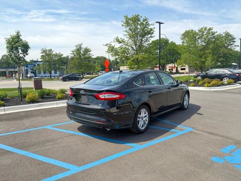 Used 2016 Ford Fusion SE FWD image 5