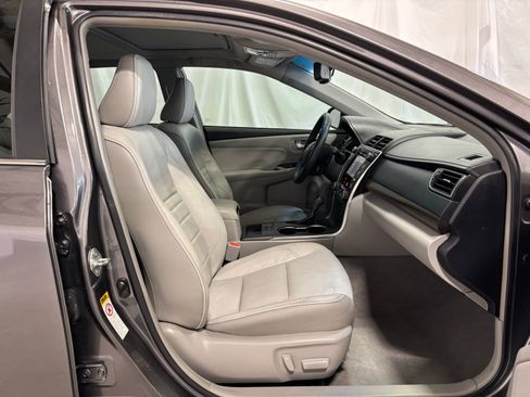 Used 2016 Toyota Camry image 15