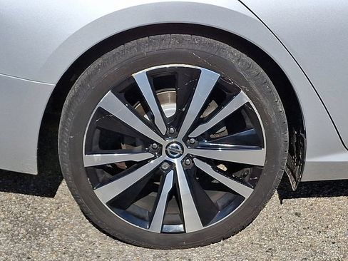 Used 2019 Nissan Altima 2.5 SR w/ SR Premium Package FWD image 8