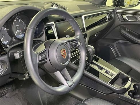 Used 2024 Porsche Macan image 4