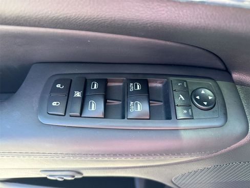 Used 2018 Jeep Grand Cherokee Overland AWD/4WD image 12