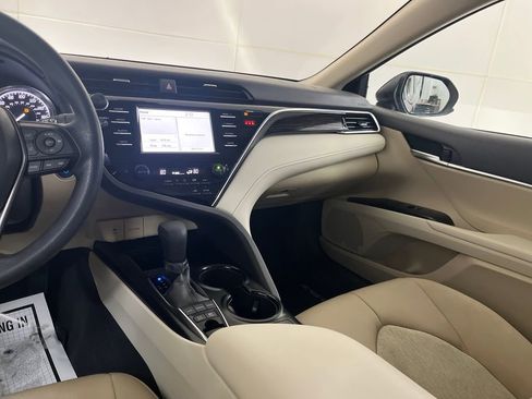 Used 2018 Toyota Camry LE image 34