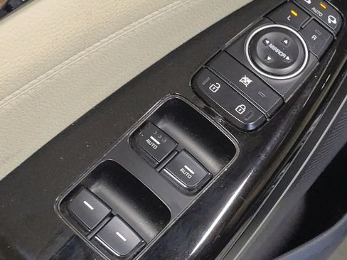 Used 2019 Kia Cadenza Technology image 27