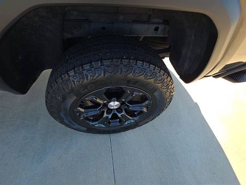 Used 2024 GMC Canyon Elevation w/ Convenience Package RWD image 9