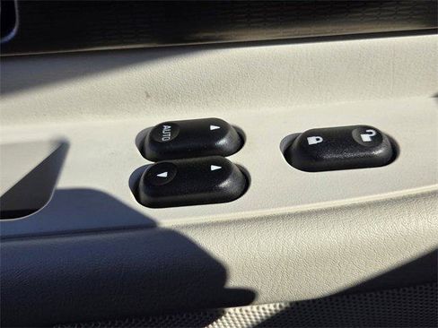 Used 2005 Ford Thunderbird 50th Anniversary image 19