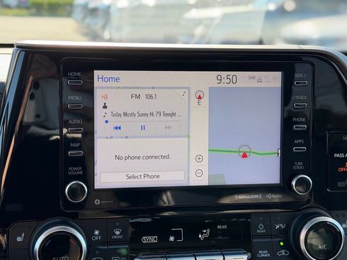 Used 2022 Toyota Highlander XLE AWD/4WD image 20
