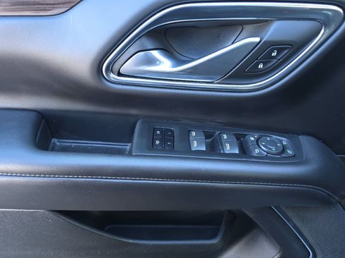 Used 2022 Chevrolet Tahoe LT w/ Luxury Package image 12