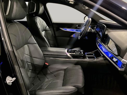 Certified 2023 BMW i7 xDrive60 AWD/4WD image 7